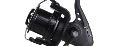 BENUTZERDEFINIERTE SCHWARZE SPINNROLLE - Okuma Custom Black Spinnrolle – Karpfenangeln – maschinengeschnittene, eloxierte Aluminiumspule – LCS-Schnurkontrollspule
